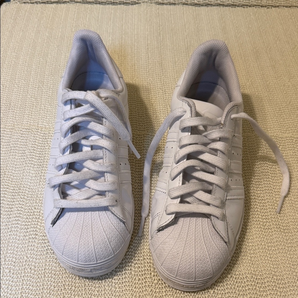 Adidas Womens  8/5  Superstar White Sneakers